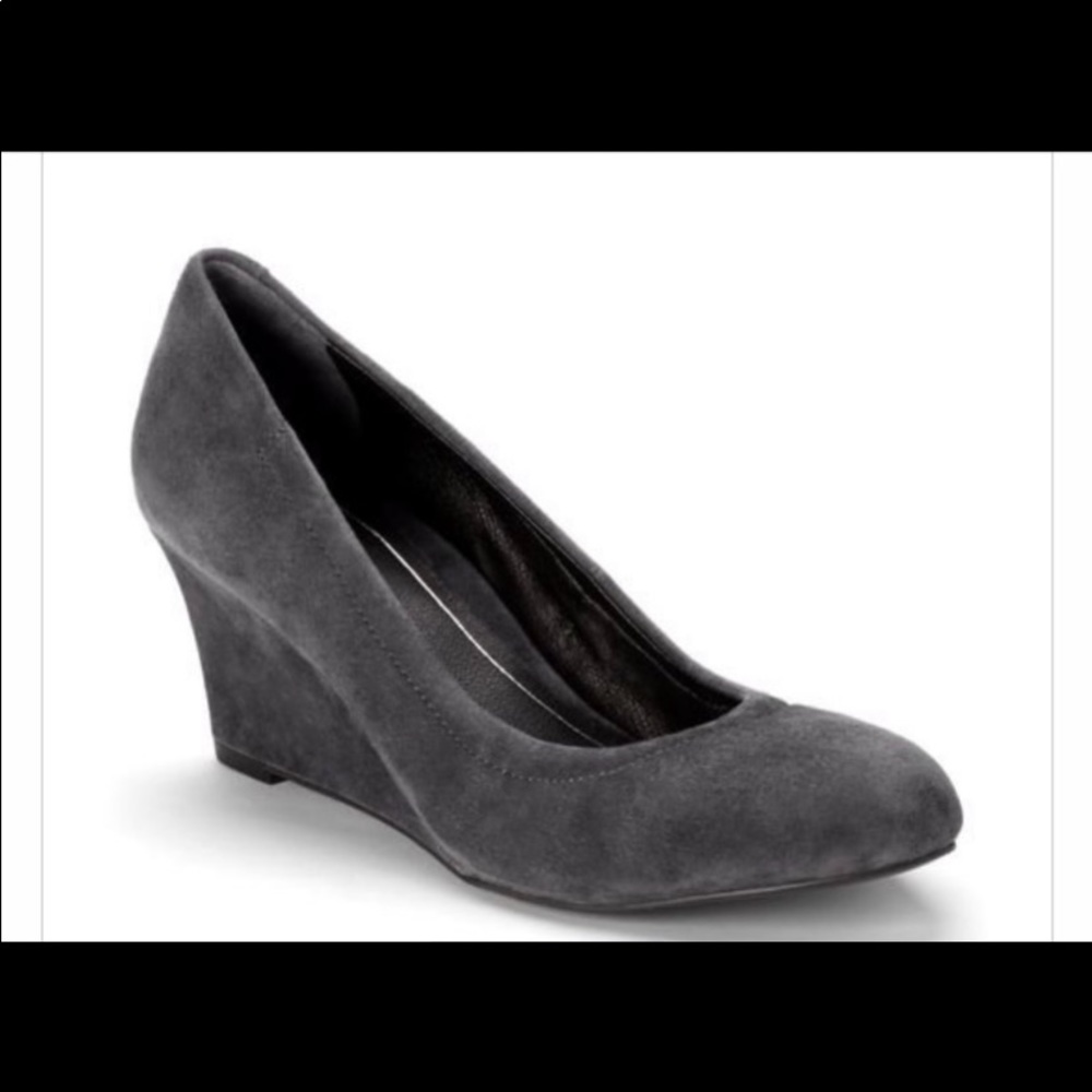 Vionic Gray Suede Wedges